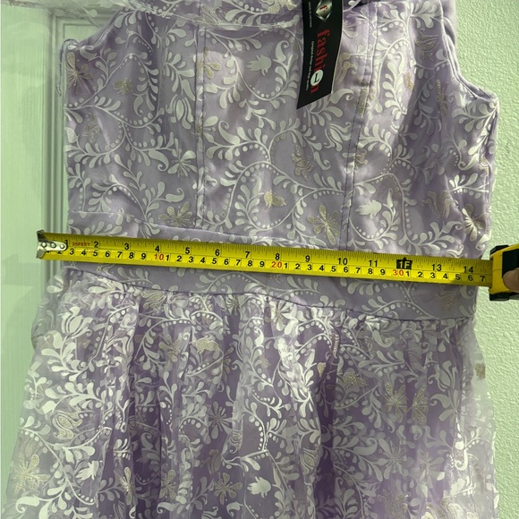 Beautiful long dress . Very pretty Never worn . - Picture 4 of 5